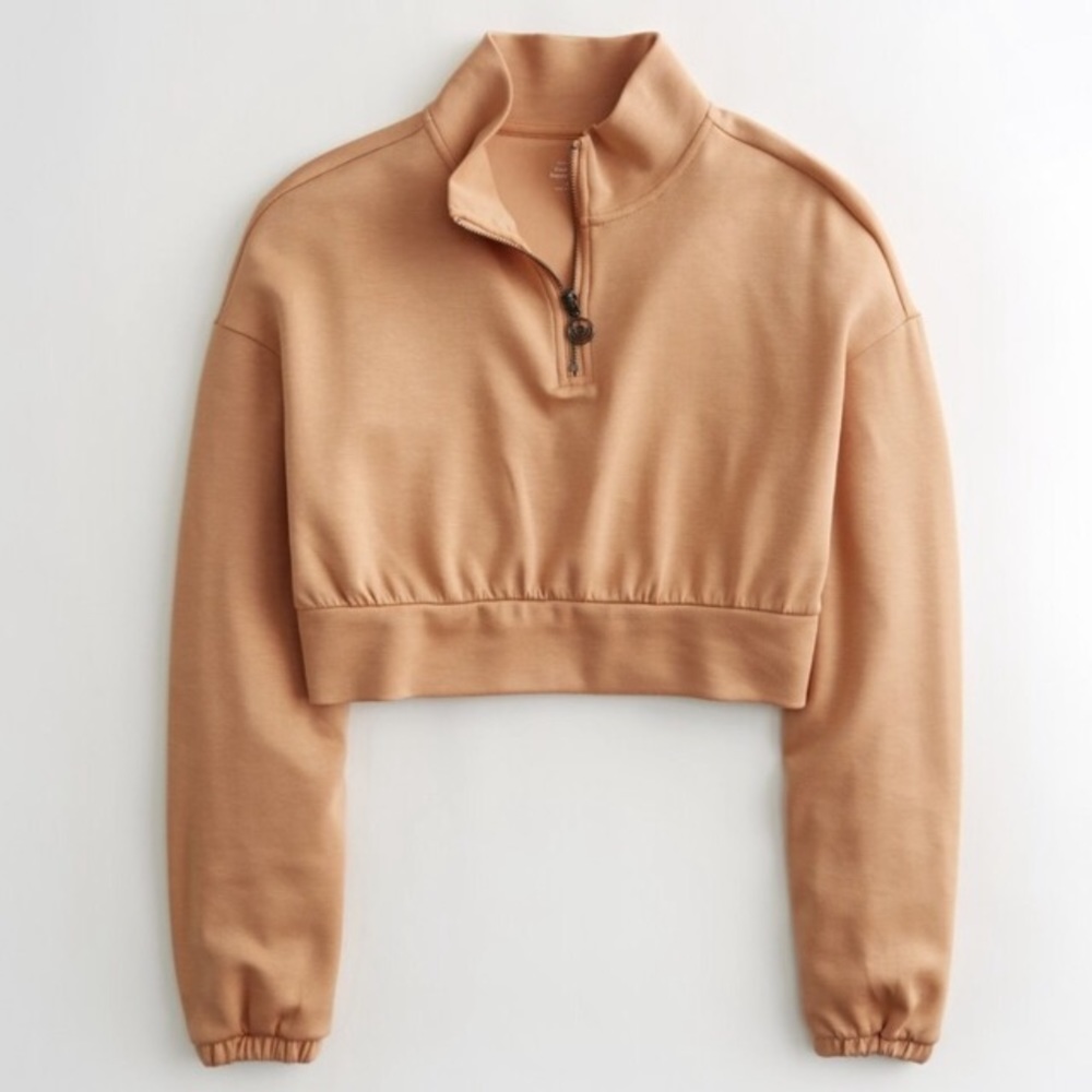 Gilly Hicks from Hollister Cooldown Crop